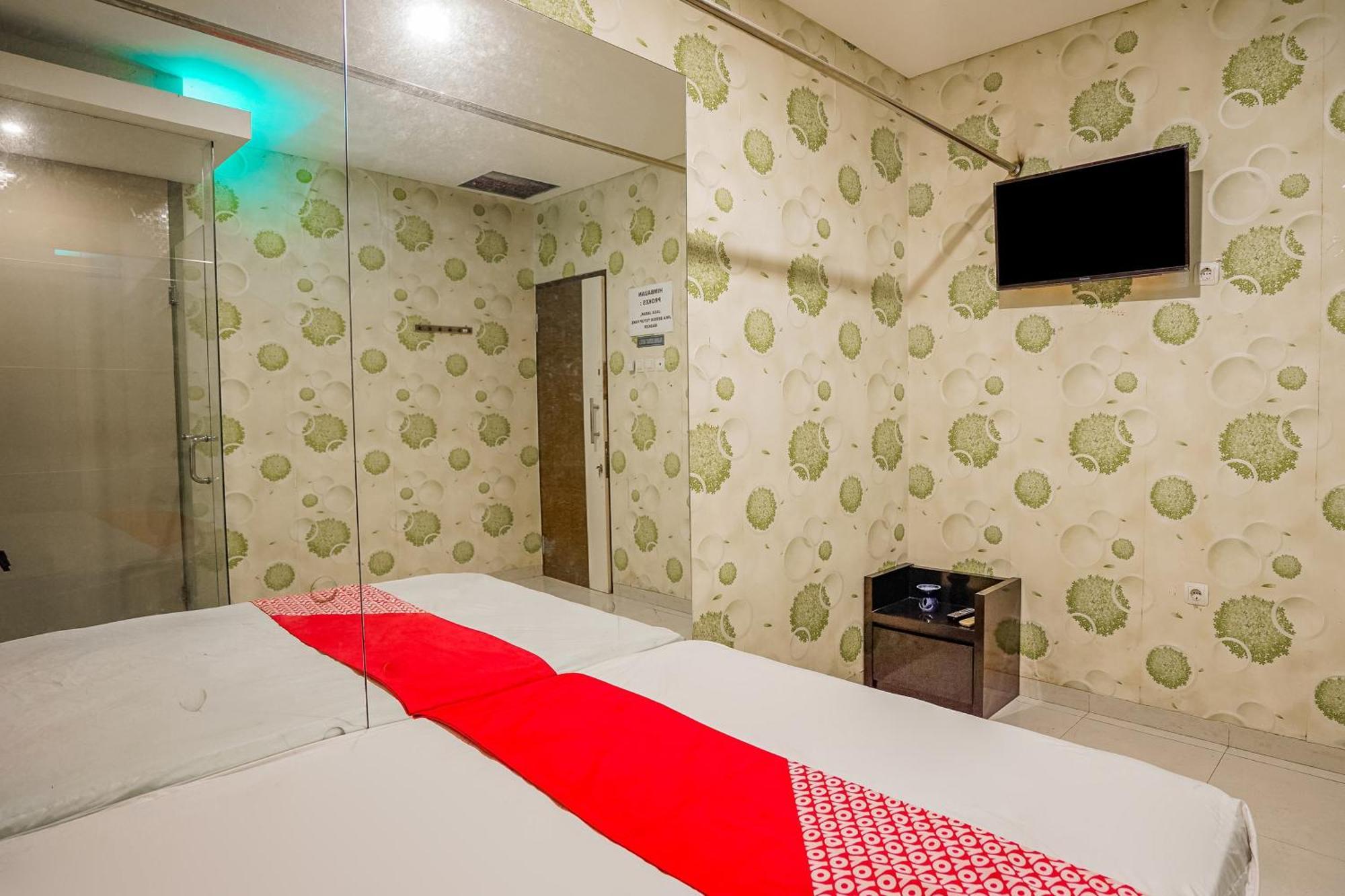 Super Oyo Capital O 92633 Spring Hotel Gubeng Surabaya Exterior photo